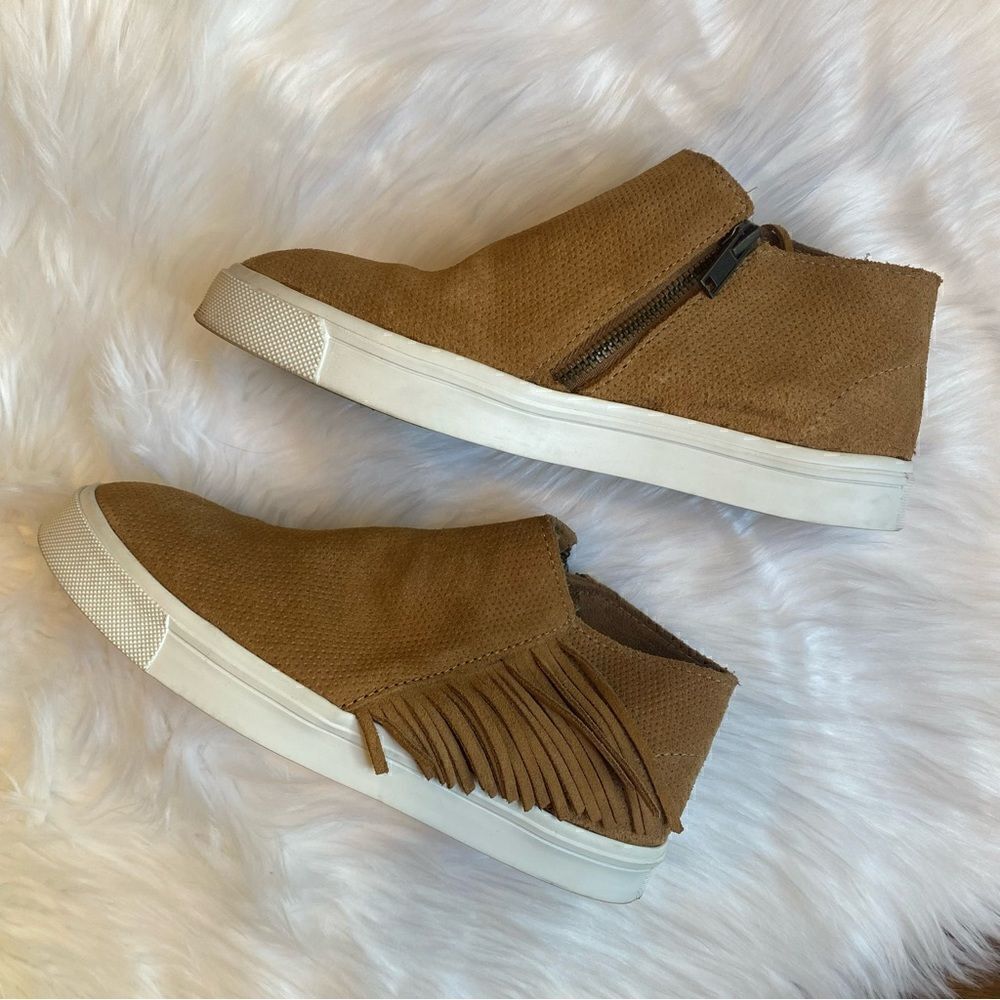 Minnetonka suede zippered sneakers/booties size 6‎